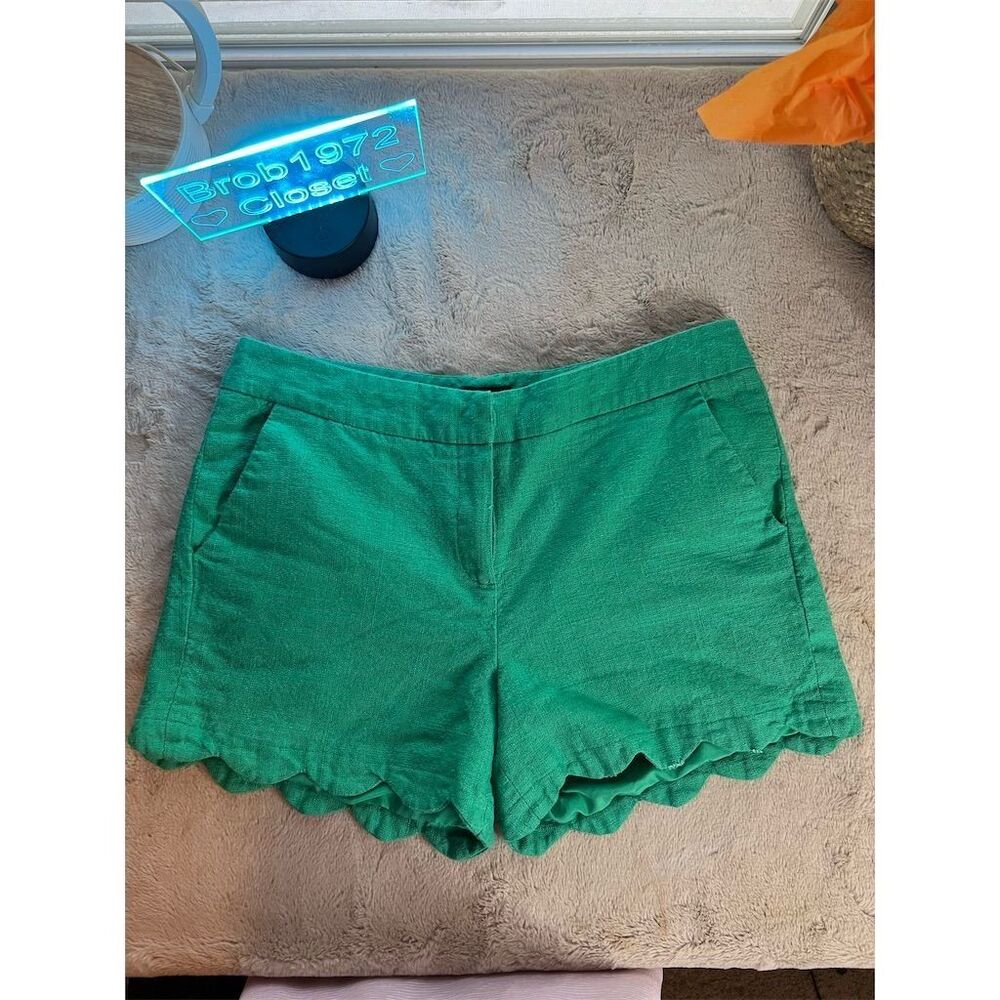 Cynthia Rowley Women's Green Scalloped Hem Chino Shorts Size 8 Casual